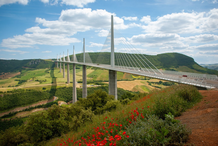 Passer le Tarn, des origines à nos jours : des passages à gué au Viaduc de Millau